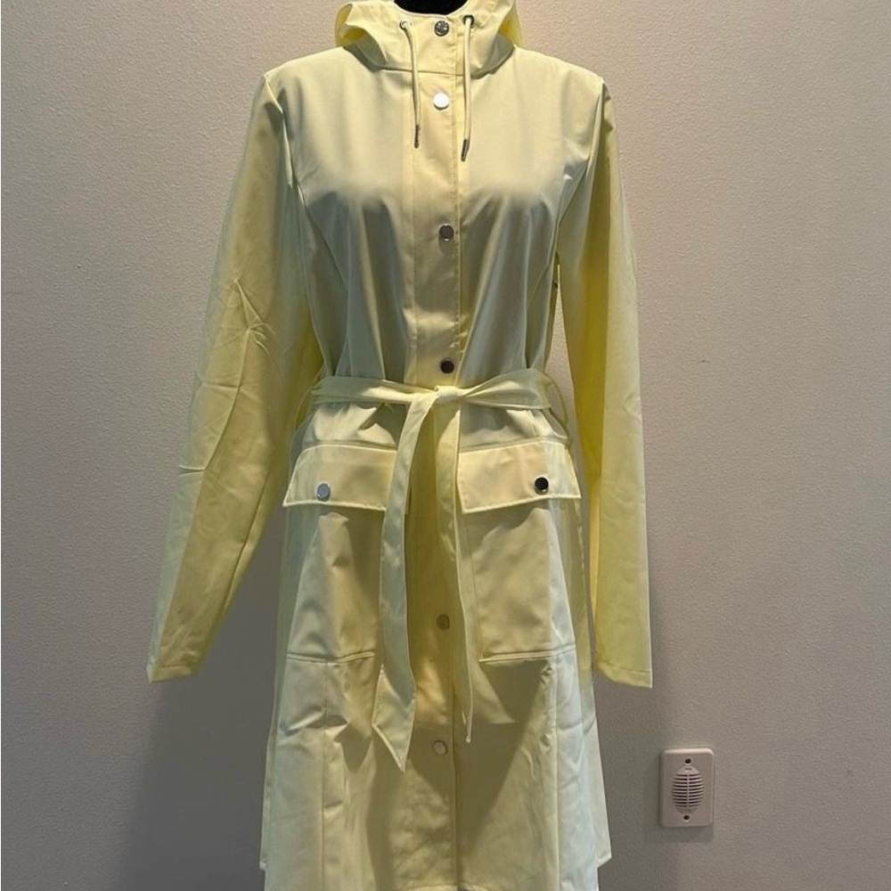 Rains Curve W Jacket in Straw Size: Medium NWT - Picture 2 of 10